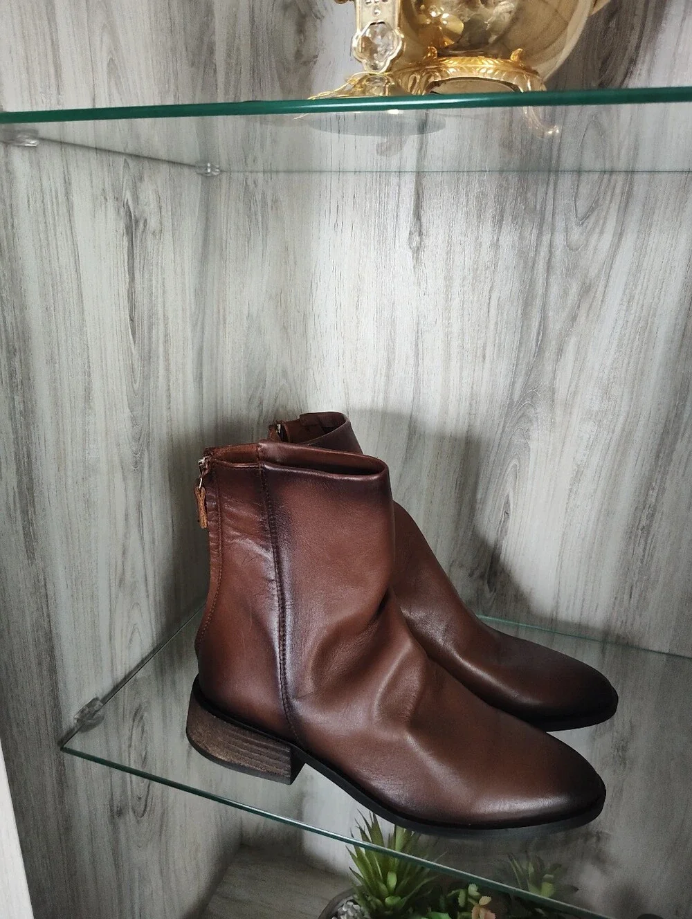 Steve Madden Brown Leather Ankle Boots SZ 7.5 Tiny Black Spot
